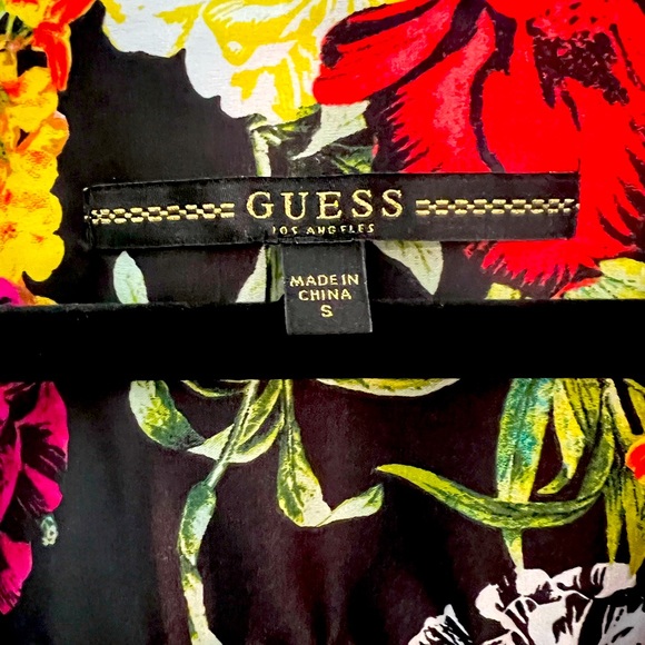 Guess Blouse- Flower Print Size Small - Picture 2 of 2